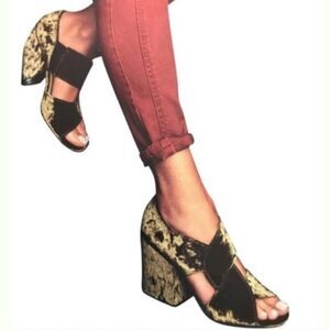 Cabi Interlock Earthy Moss Green Velvet Peep Toe Block Heel Shoes Sz 8.5